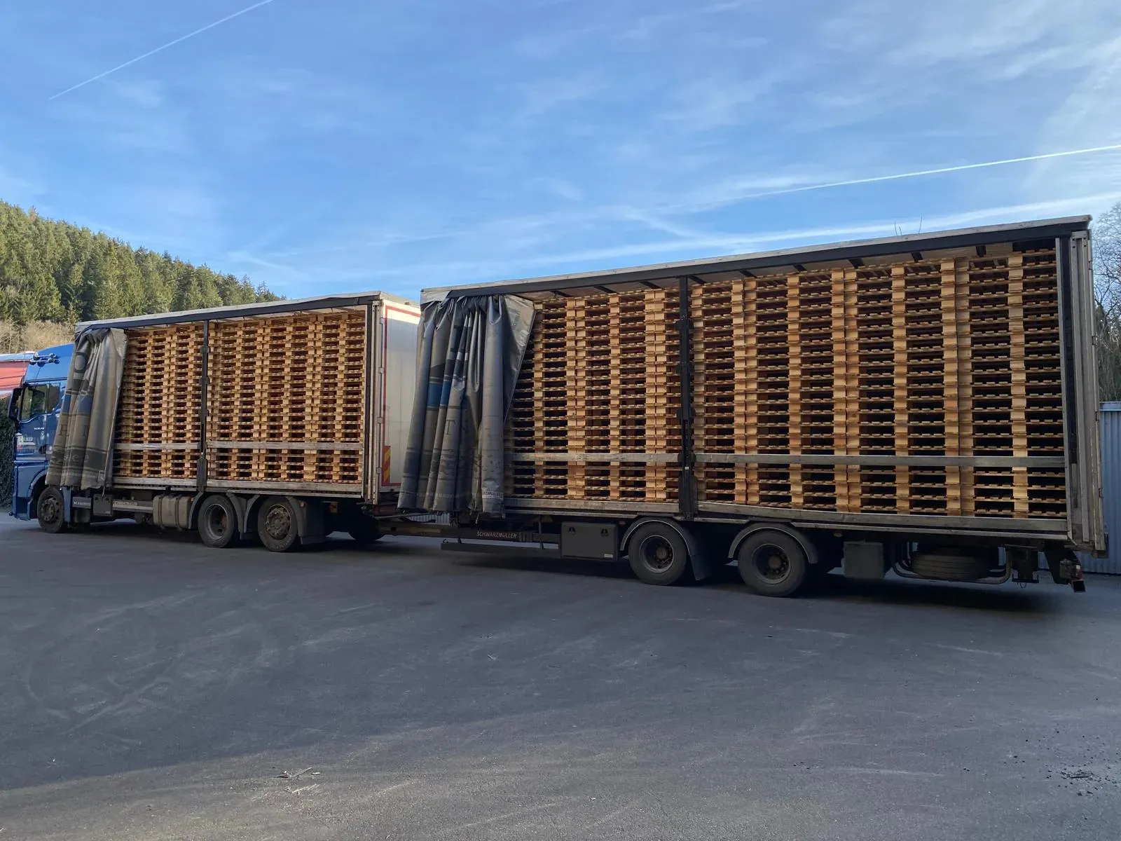Kolmer-Lkw für die Palettenabholung